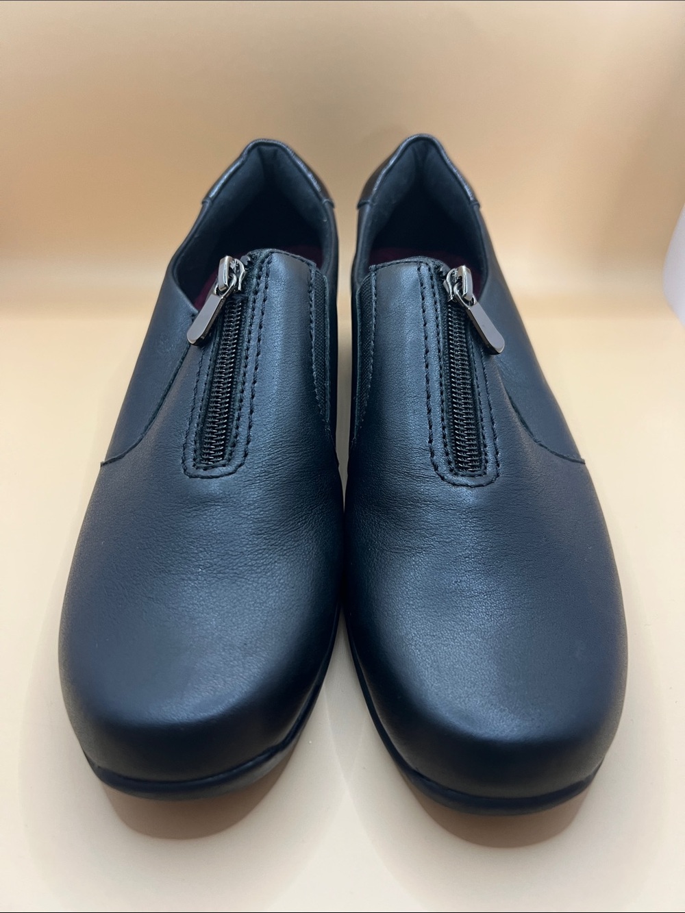 Munro Black Slip-On Comfort Shoes NWOB SIZE 8.5